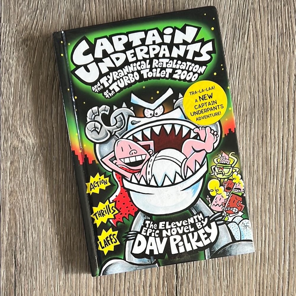 📚 3/$21 📚 Captain Underpants book by Dav Pilkey Scholastic 2014 Like New!!